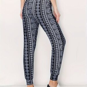 Always Black & White Boho Print Super Soft Skinny Leggings – One Size (XS/S/M)